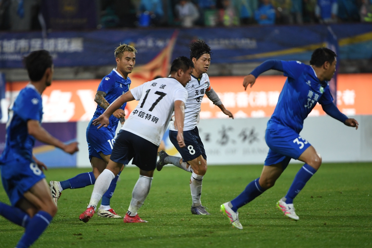 亚博体育官方网站-关于赛地聚焦：德甲集结日热度飙升，上海申花回应争议，赛场秩序良好，身体对抗强度拉满的信息-亚博体育官方网站