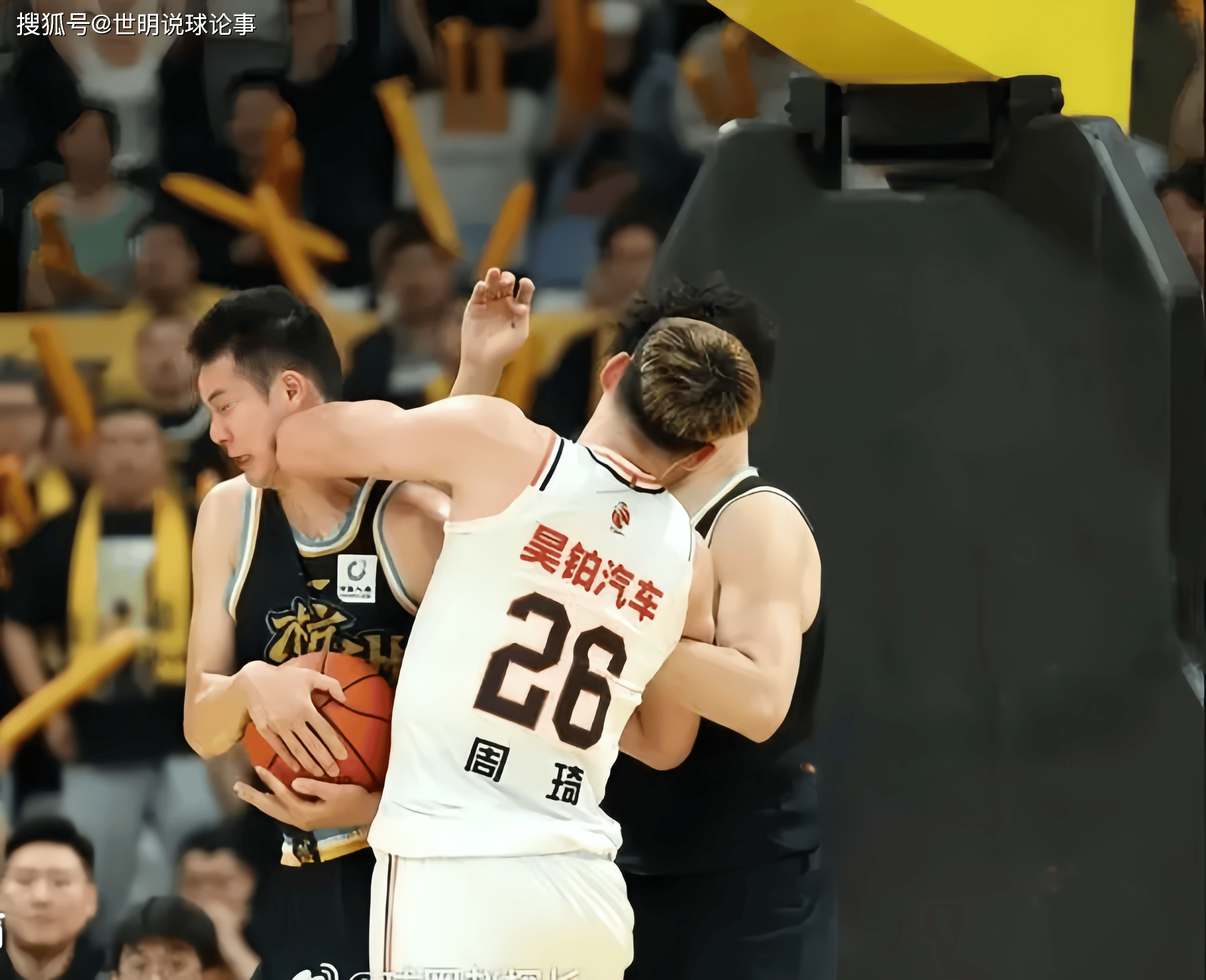 Yabo-意甲加时末段走向成谜,夏洛特黄蜂门线救险,赛场秩序良好,年轻球员得到机会的简单介绍-Yabo